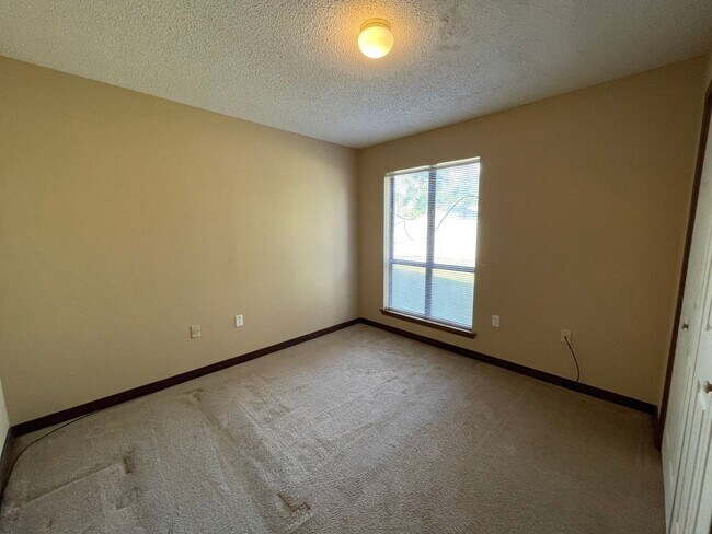 Building Photo - Townhouse: Old Jefferson