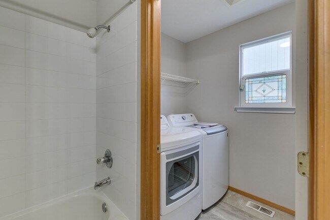 Building Photo - Lake Stevens Home For Rent!