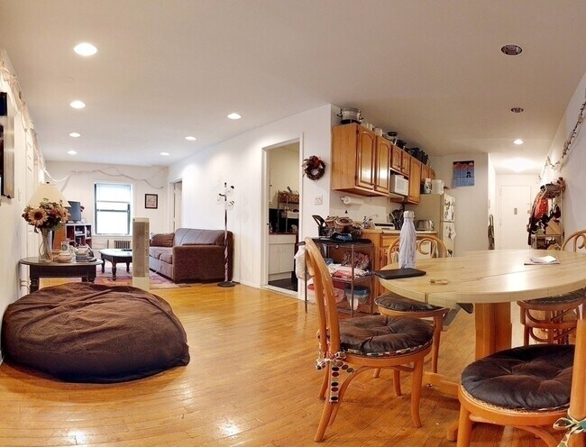 Building Photo - 139 E 12th St