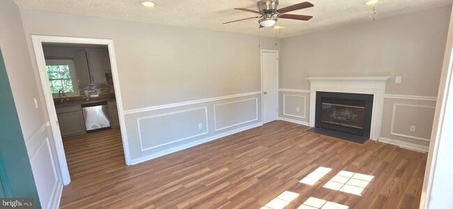 Building Photo - 125 Oakview Dr SE