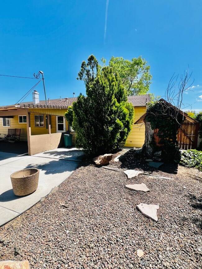 Building Photo - 1643 Stewart St