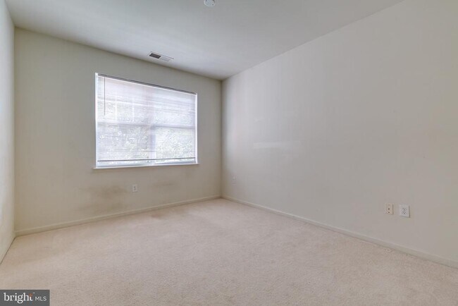Building Photo - 12925 Centre Park Cir