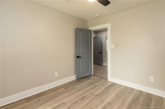 Building Photo - 216 W Cir Ct.