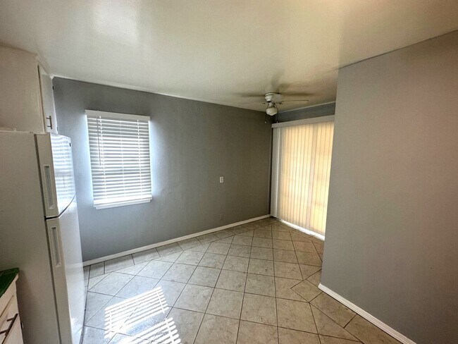 Building Photo - 10617-1062 Oxnard St