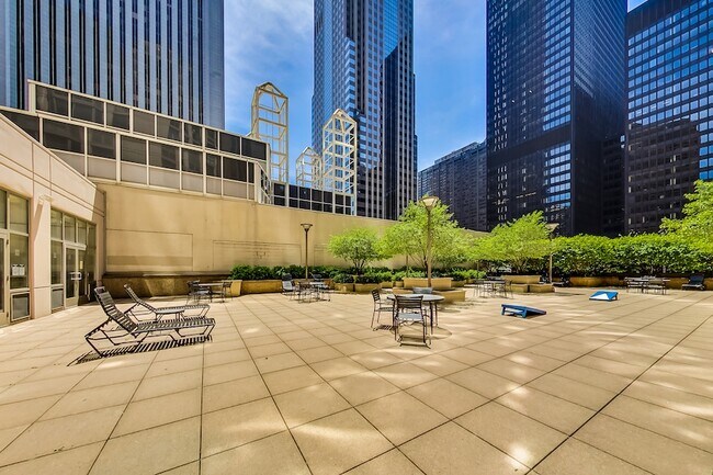 Building Photo - 222 N Columbus Dr