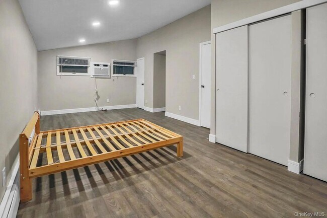 Building Photo - 44 University Heights Dr