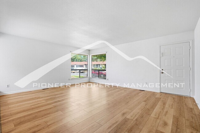 Building Photo - Charming Home with Central AC & Washer/Dryer