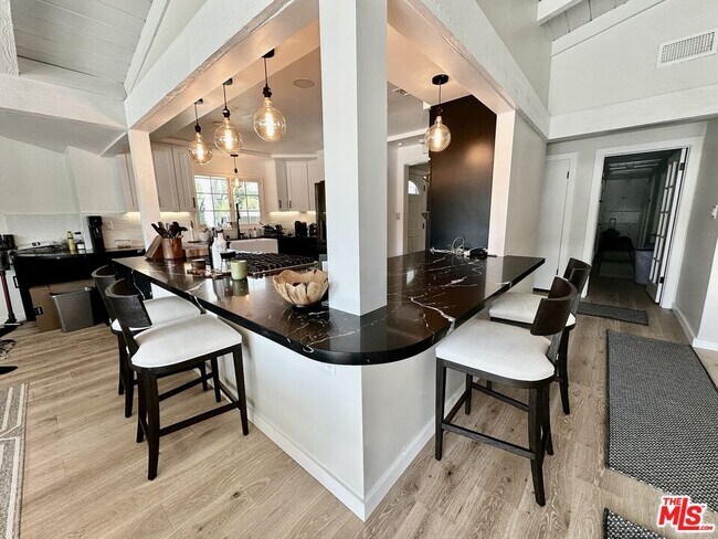 Building Photo - 22428 Victory Blvd