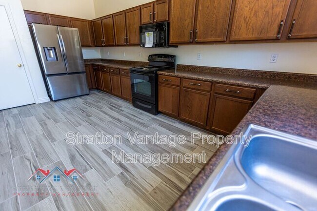 Building Photo - 2234 W Pima Ave