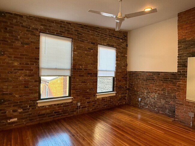 Building Photo - 1207 Main St