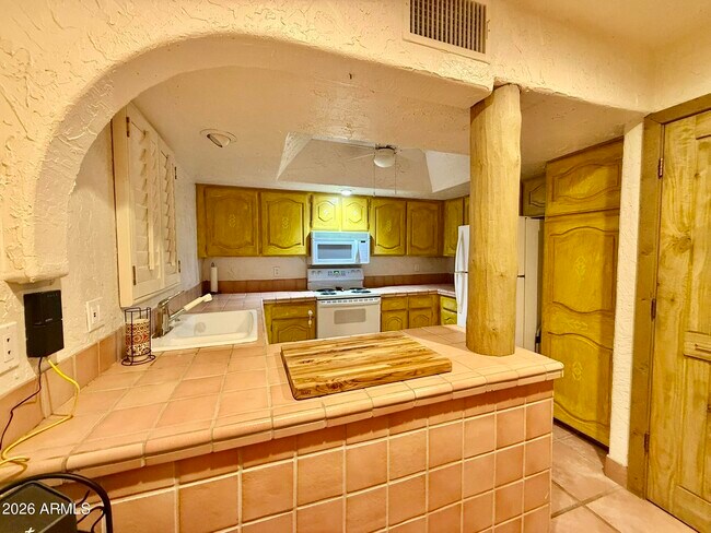 Building Photo - 4303 E Cactus Rd