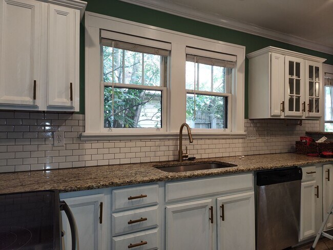 Building Photo - Charming 2-Bedroom, 2-Bath Brick Ranch Home in Midwood!