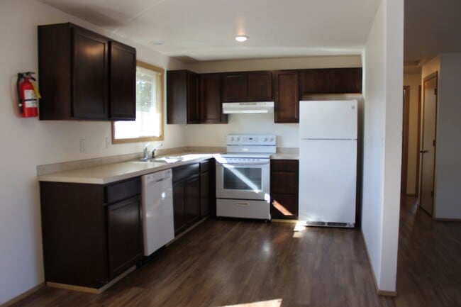 Building Photo - Recently updated 4 bedroom and 2 bath home...