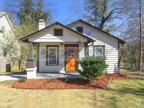 Building Photo - ! MOVE IN SPECIAL: 1 MONTH RENT FREE and A...