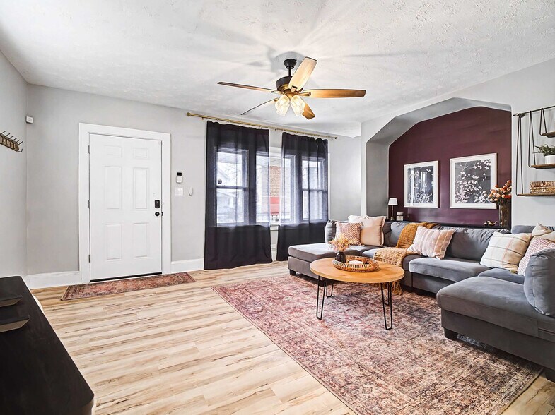 Building Photo - 3457 W 128th St