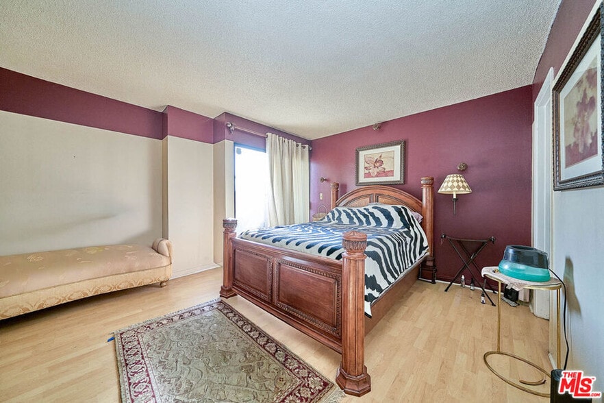 Building Photo - 219 N Isabel St