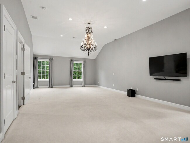 Building Photo - 16 Overbrook Ln