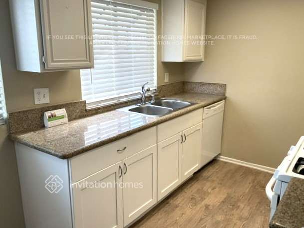 Building Photo - 1251 S Meadow Ln
