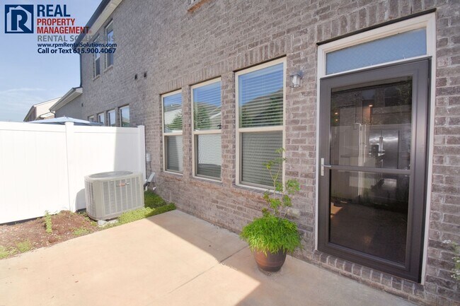 Building Photo - Gorgeous 3BR/2.5BA townhome w/ garage, w/dryer hookups, triple Rockvale schools!