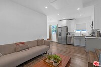 Building Photo - 1540 N Bronson Ave