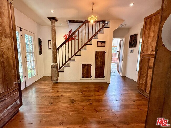 Building Photo - 2566 Verbena Dr