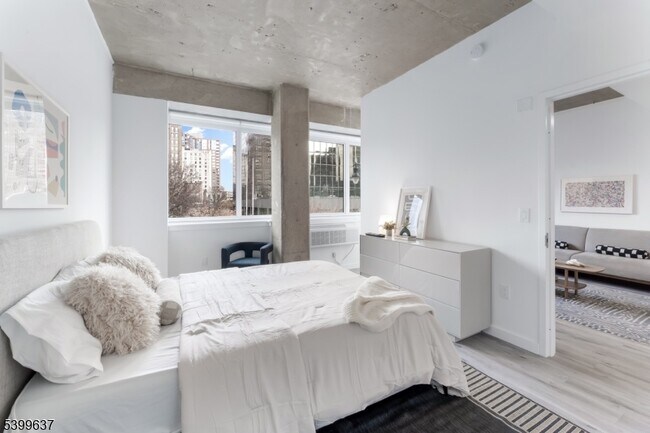 Building Photo - 10 Commerce Ct