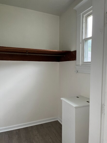 Building Photo - 103 N 7th St