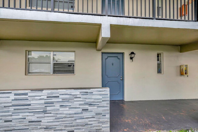Building Photo - 7820 S Colony Cir