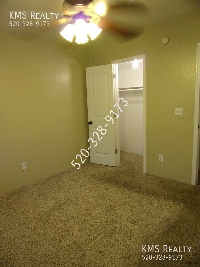 Building Photo - 5625 S Irving Dr