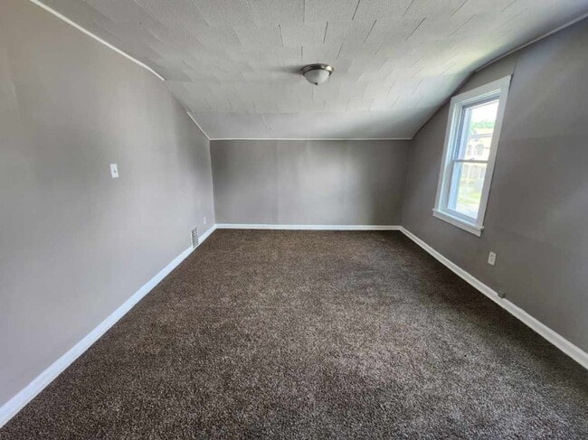 Building Photo - Two Bedroom Single Family Home!