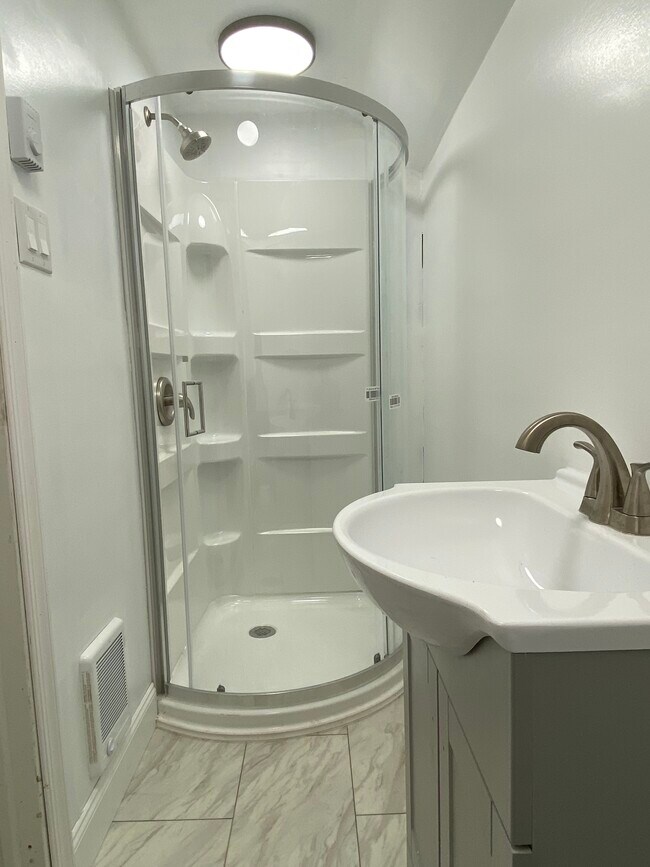 Building Photo - 105 2nd St