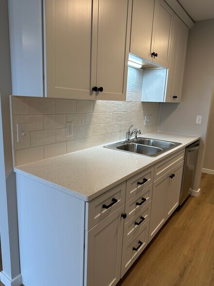 Building Photo - 1551 Namekagon St