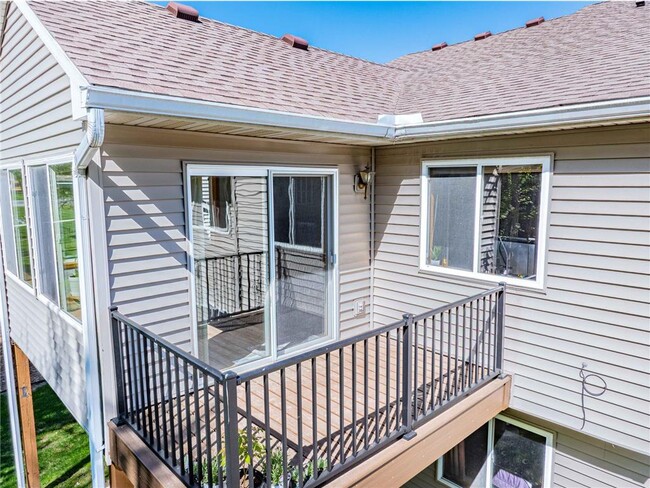 Building Photo - 102X Primrose Ln
