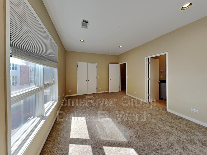 Building Photo - 2914 Woodside St