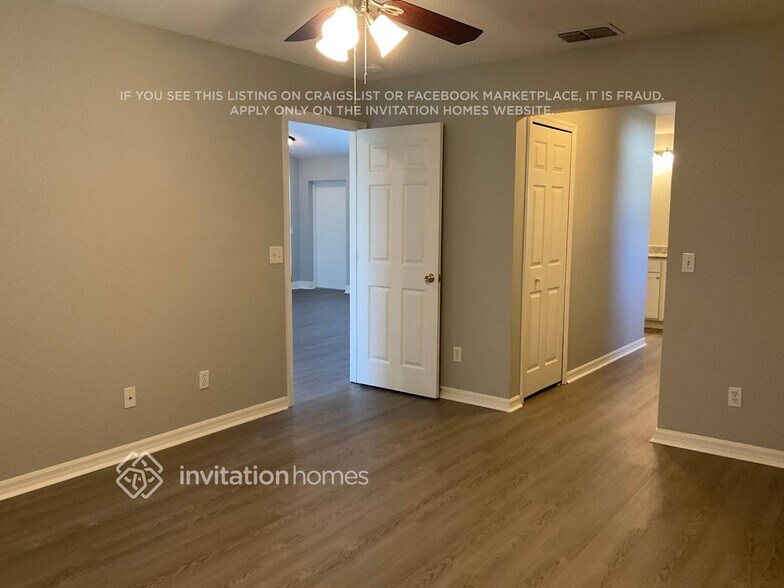 Building Photo - 3523 SW 9th Ave