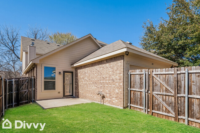 Building Photo - 209 Riverdell North Mews