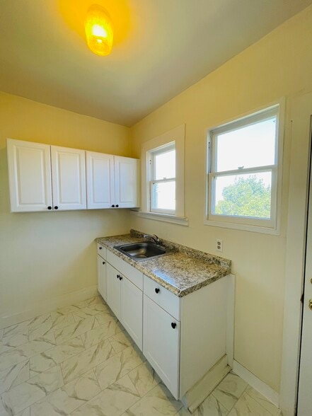 Building Photo - 35 Holly Park Cir
