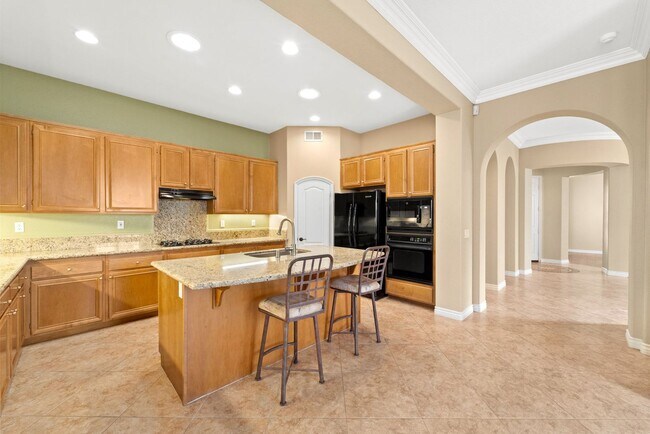 Building Photo - Beautiful & Spacious Single Level Eastlake...