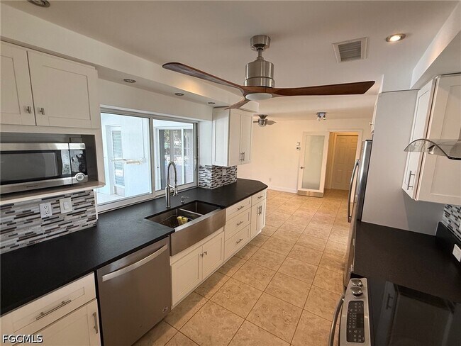 Building Photo - 5354 Coral Ave