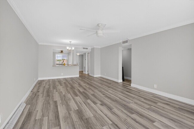 Building Photo - 7076 Huntington Ln