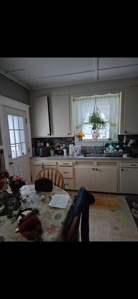 Kitchen - currently occupied - 18 Harris St