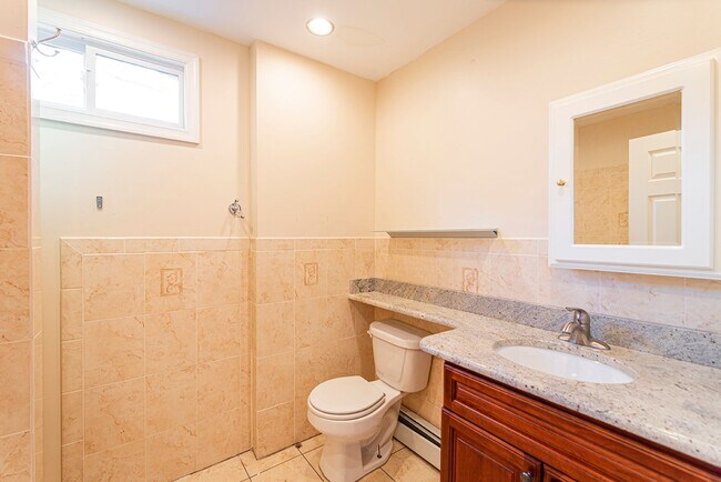 Building Photo - Four Bed Graduate Hospital Home