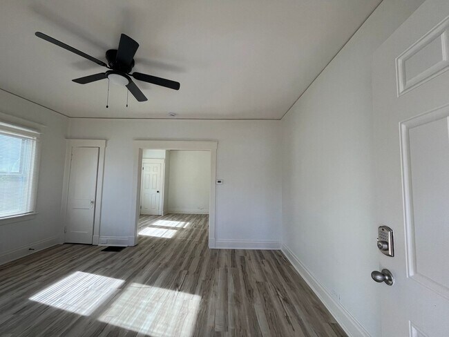 Building Photo - 4 bedroom 1 bath