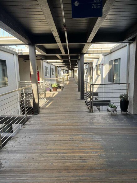 Building Photo - 7 Embarcadero W