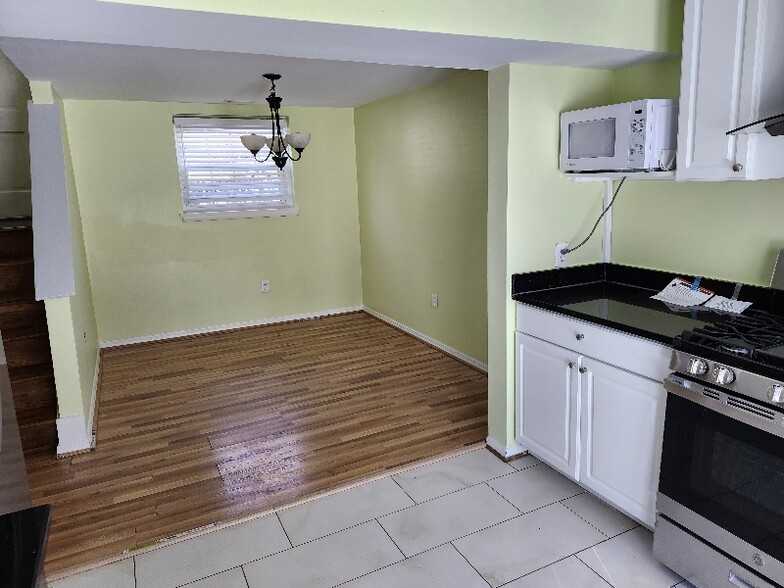 Building Photo - 3627 Forestdale Ave