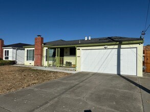 Building Photo - Updated 3BD + Bonus Room/2BA Glenmoor Ranc...