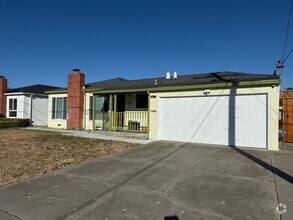 Building Photo - Updated 3BD + Bonus Room/2BA Glenmoor Ranc...