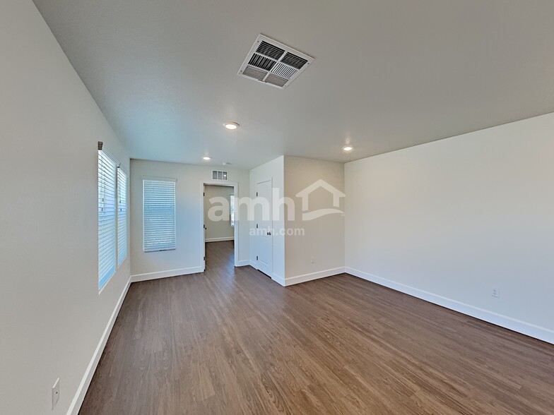 Building Photo - 1509 Garden Swing Ave