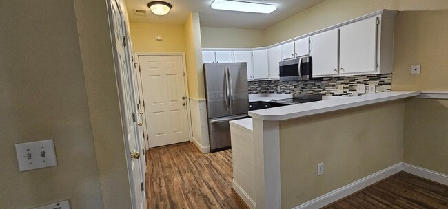 Building Photo - River Oaks Community