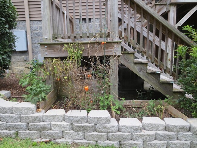 Building Photo - 102 Cypress Cir